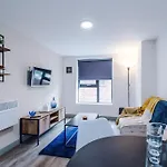 Stylish Central Apartment, Sleeps 4, Pool Table, Available For Long Term Stays