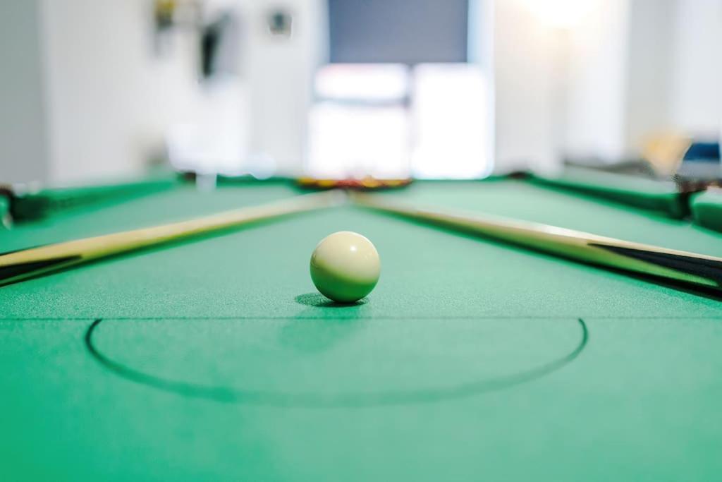 Stylish Apartment, Sleeps 4, Pool Table, Available For Long Term * Liverpool