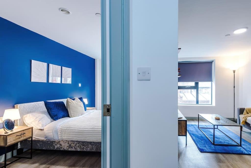 Stylish Apartment, Sleeps 4, Pool Table, Available For Long Term * Liverpool